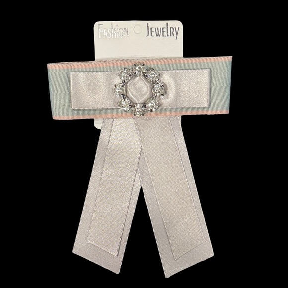 Jewelry - Elegant White Ribbon Brooch